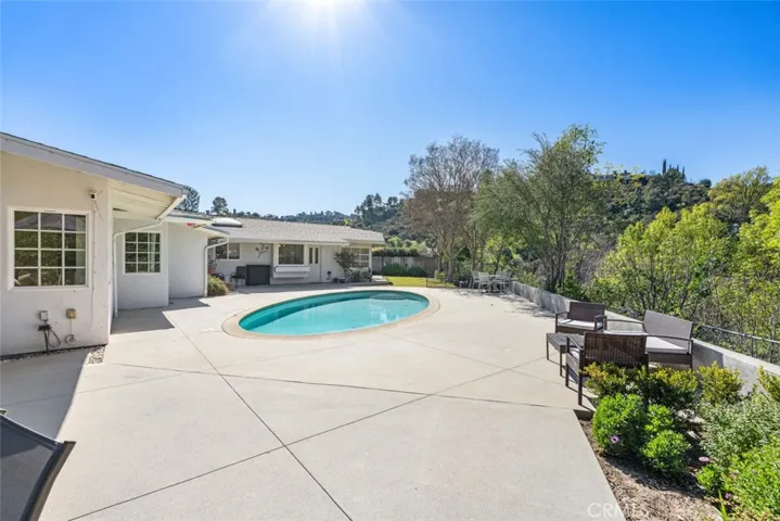3957 Sunny Oak Road, Sherman Oaks, California 91403