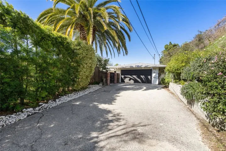 3957 Sunny Oak Road, Sherman Oaks, California 91403
