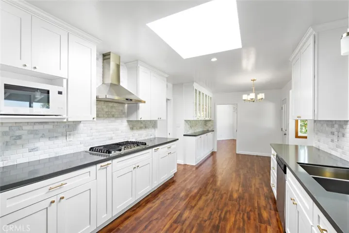 3957 Sunny Oak Road, Sherman Oaks, California 91403