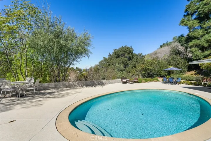 3957 Sunny Oak Road, Sherman Oaks, California 91403
