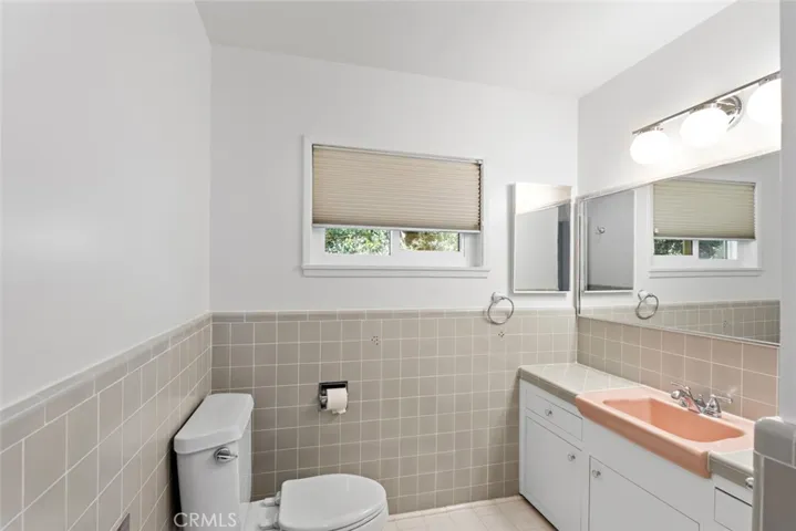 3957 Sunny Oak Road, Sherman Oaks, California 91403