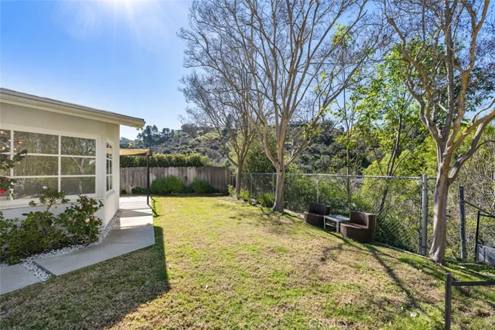 3957 Sunny Oak Road, Sherman Oaks, California 91403