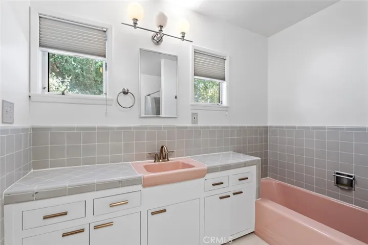 3957 Sunny Oak Road, Sherman Oaks, California 91403