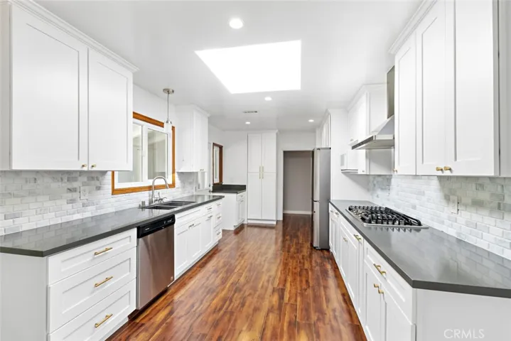 3957 Sunny Oak Road, Sherman Oaks, California 91403