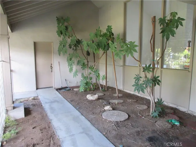 19456 Hiawatha Street, Northridge, California 91326