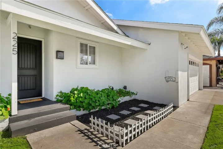 225 S Feldner Road, Orange, California 92868