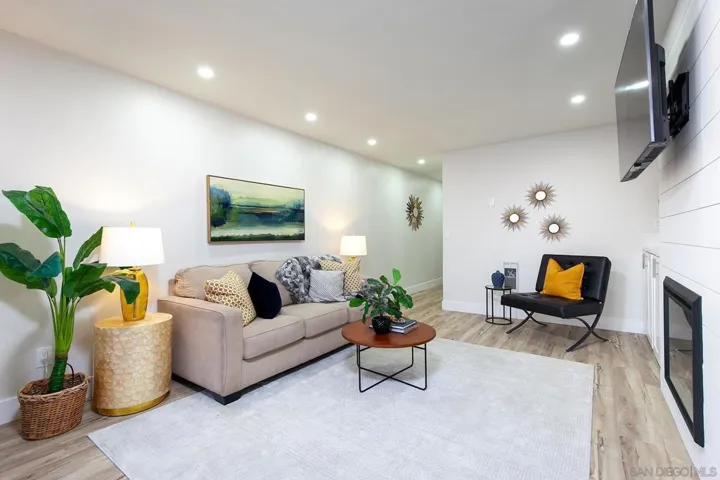 5015 Santa Cruz Ave 309, San Diego, California 92107