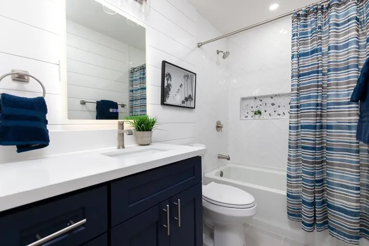 5015 Santa Cruz Ave 309, San Diego, California 92107