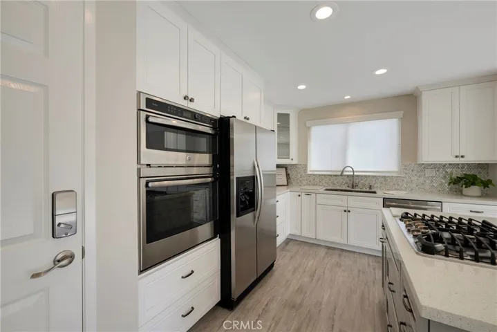 Oven with oven/microwave combo and pot drawers