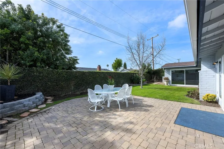 Large entertaining yard