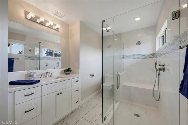 Amazing walk in tiled shower