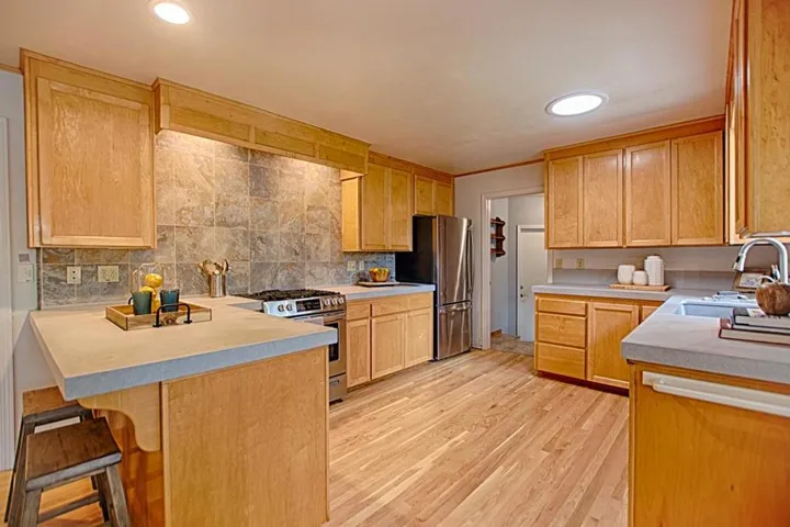 6 Oak Road, Santa Cruz, California 95060