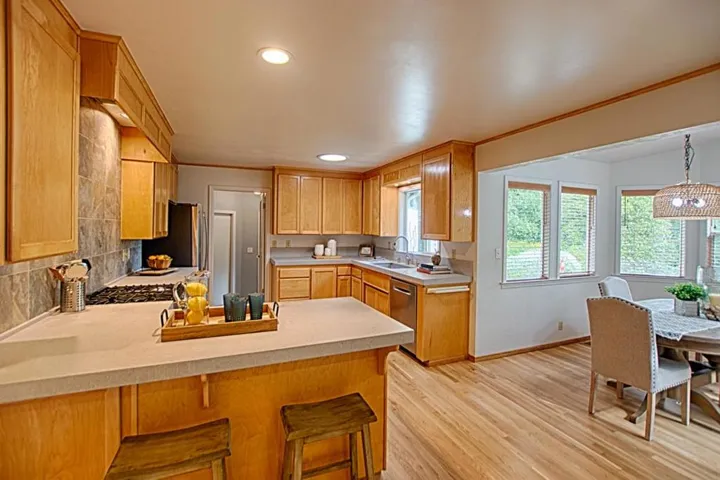 6 Oak Road, Santa Cruz, California 95060