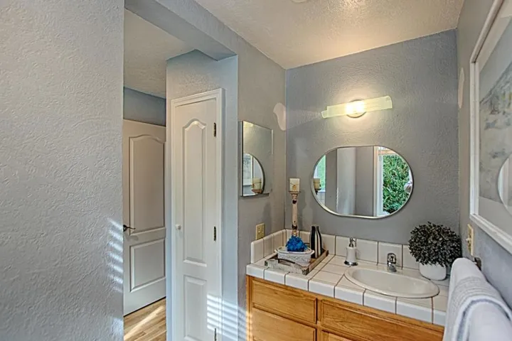 6 Oak Road, Santa Cruz, California 95060