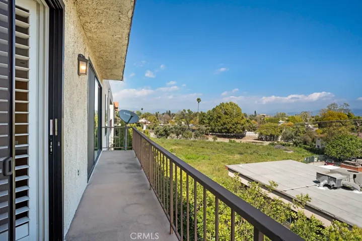 4454 Ventura Canyon Avenue 307, Sherman Oaks, California 91423