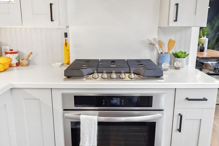 5801 Nottingham Dr, Oakland, California 94611