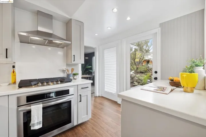 5801 Nottingham Dr, Oakland, California 94611