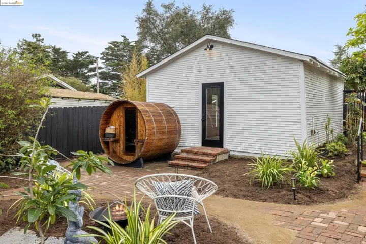 5801 Nottingham Dr, Oakland, California 94611