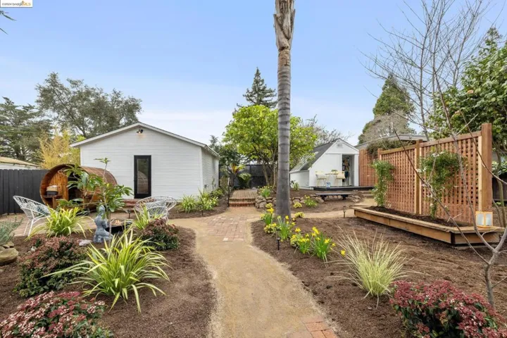 5801 Nottingham Dr, Oakland, California 94611