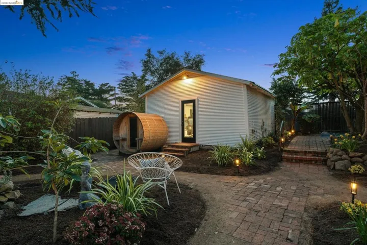 5801 Nottingham Dr, Oakland, California 94611