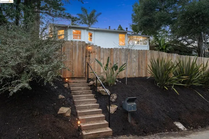5801 Nottingham Dr, Oakland, California 94611