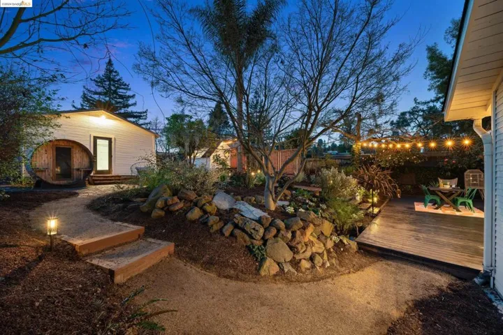 5801 Nottingham Dr, Oakland, California 94611