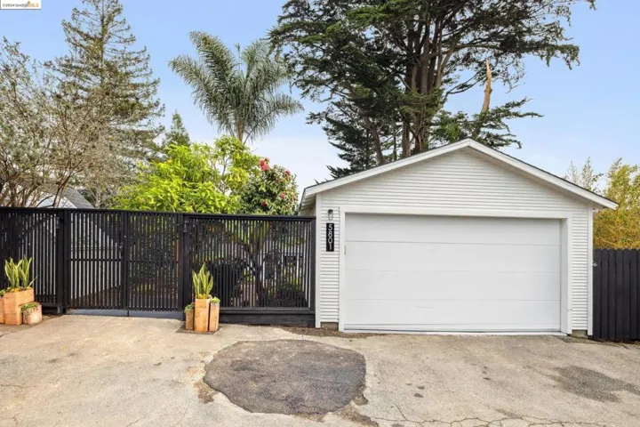 5801 Nottingham Dr, Oakland, California 94611