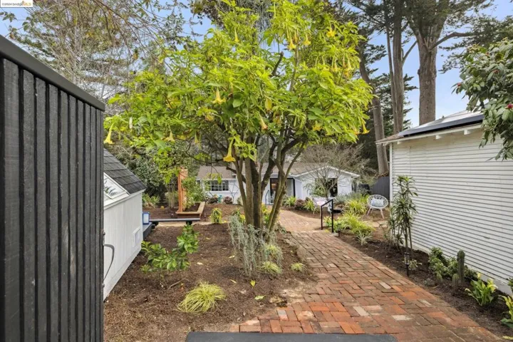 5801 Nottingham Dr, Oakland, California 94611