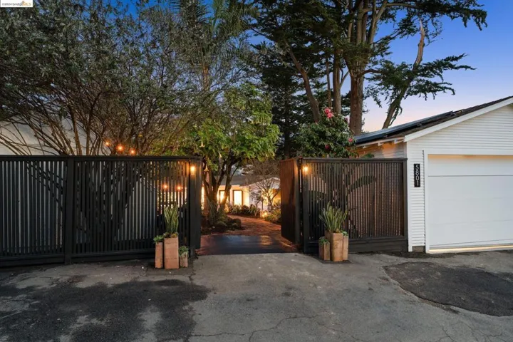 5801 Nottingham Dr, Oakland, California 94611