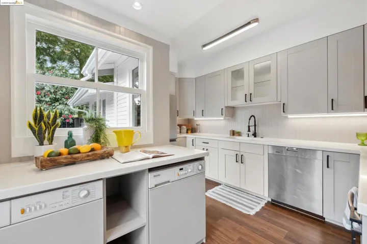 5801 Nottingham Dr, Oakland, California 94611