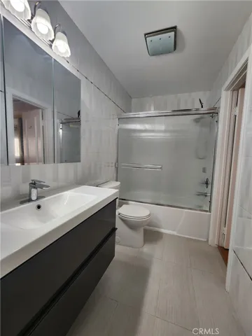 14837 Sherman Way 7, Van Nuys, California 91405