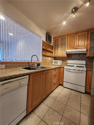 14837 Sherman Way 7, Van Nuys, California 91405