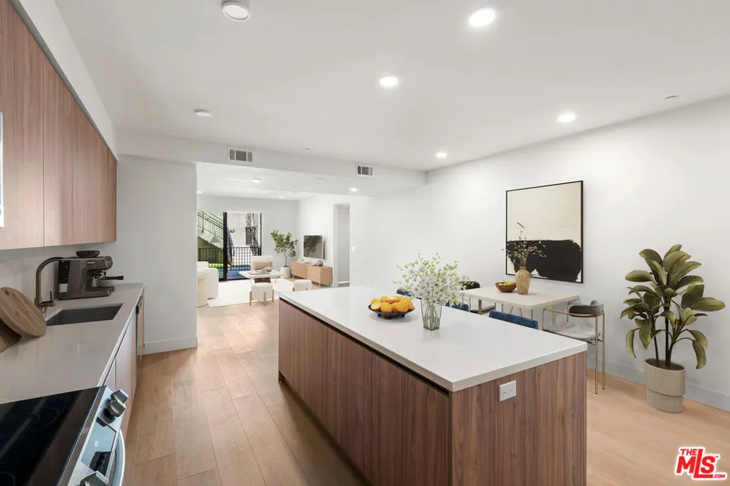 3649 Regal Place 307, Los Angeles, California 90068 home-pic-6