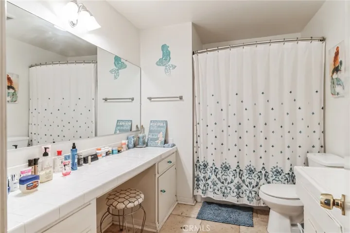 Master bedroom suite with seperate entrance and gas fireplace (2nd Floor) Full bathroom