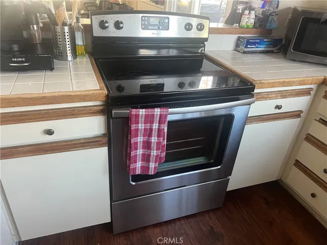 Kitchen Electric Stove View