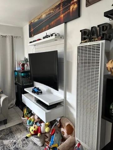 Living Room & Wall Heater Unit #4
