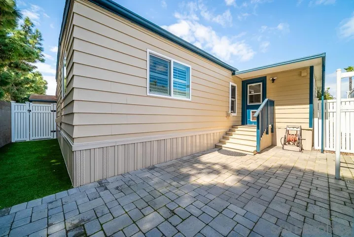 7257 San Luis St., Carlsbad, California 92011