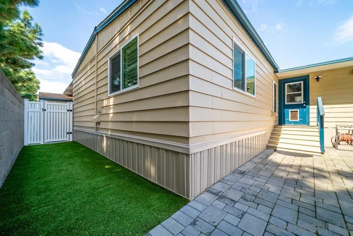 7257 San Luis St., Carlsbad, California 92011