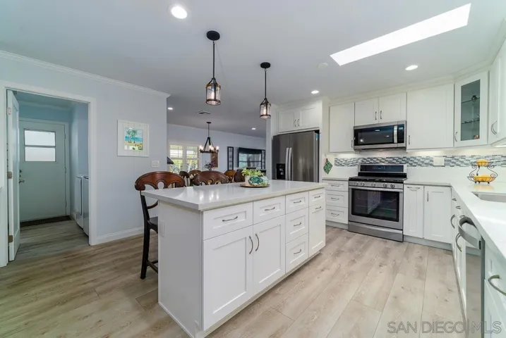 7257 San Luis St., Carlsbad, California 92011