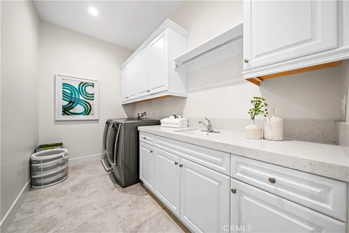 96 Interstellar, Irvine, California 92618