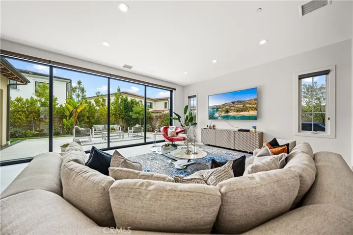96 Interstellar, Irvine, California 92618