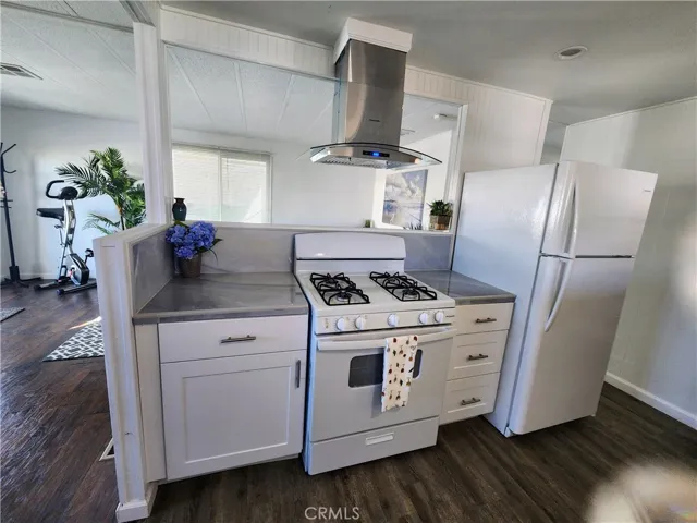 New Kitchen with new Laminate flooring and Design Drop Down Vent