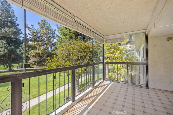 2392 Via Mariposa W 2e, Laguna Woods, California 92637