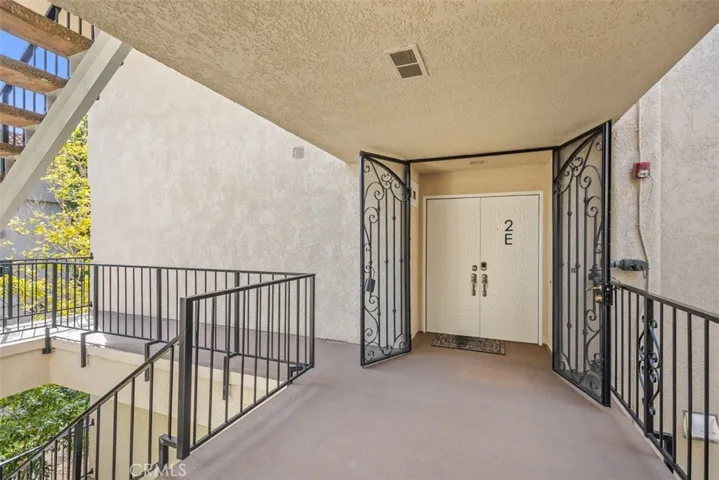 2392 Via Mariposa W 2e, Laguna Woods, California 92637