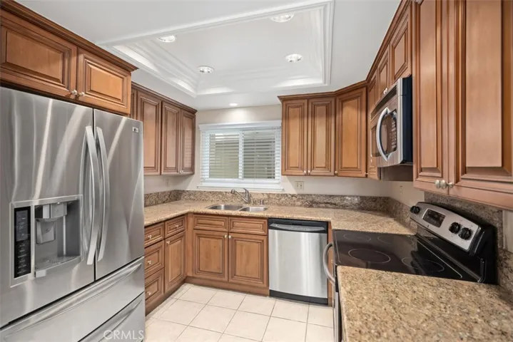 2392 Via Mariposa W 2e, Laguna Woods, California 92637