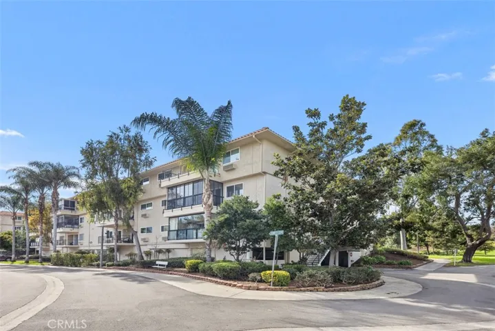 2392 Via Mariposa W 2e, Laguna Woods, California 92637