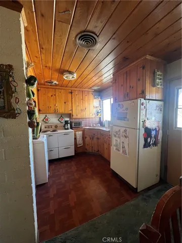 21798 Standing Rock Avenue, Apple Valley, California 92307