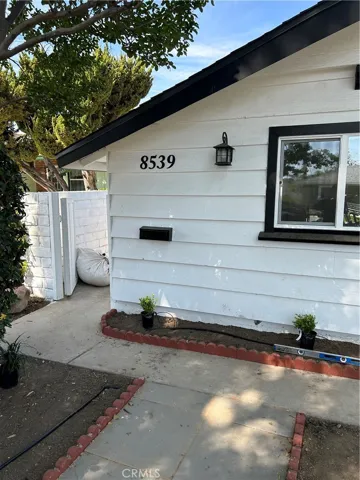 8539 Belmar Avenue, Northridge, California 91324