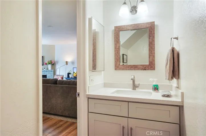 1610 S Mayflower Avenue B, Monrovia, California 91016