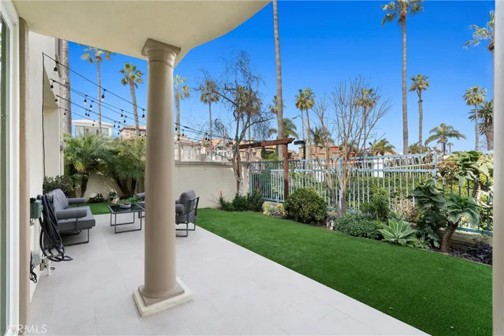 514 Pierside Circle, Huntington Beach, California 92648